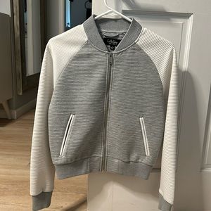 Women’s gray and white jacket